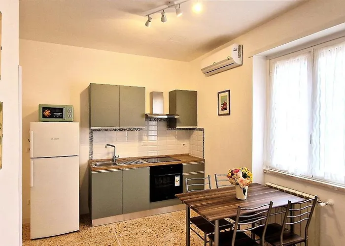 Cecilia House 4*