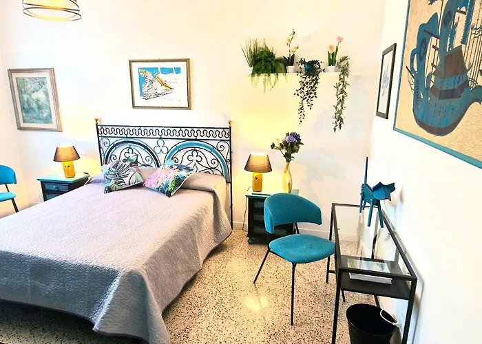 Cecilia House 4*