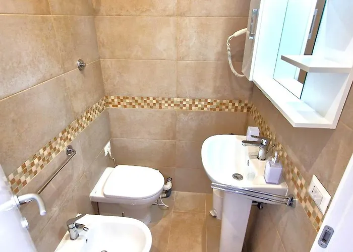 Cecilia House 4*