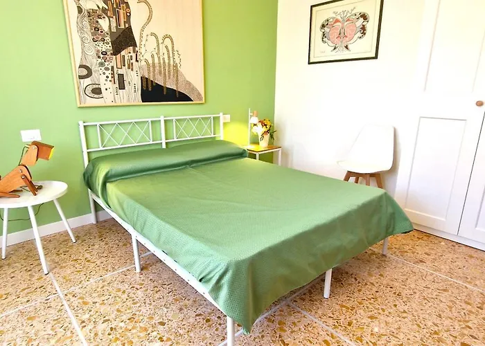 Cecilia House 4*