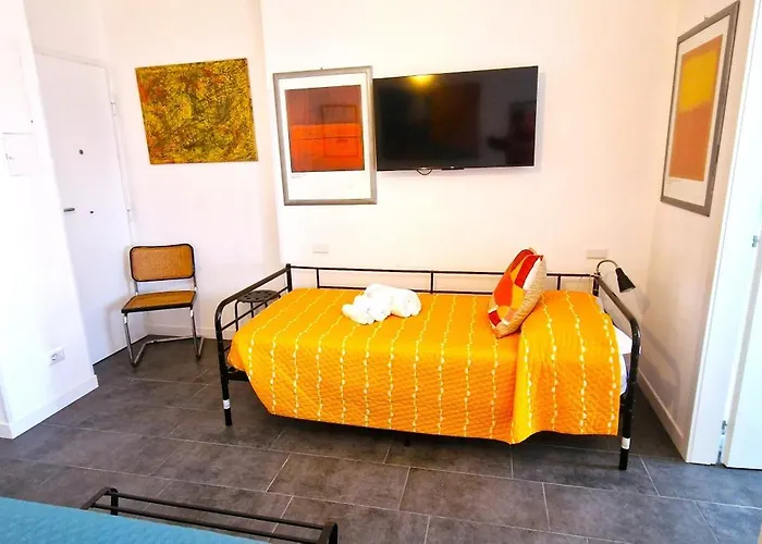 Cecilia House Rom